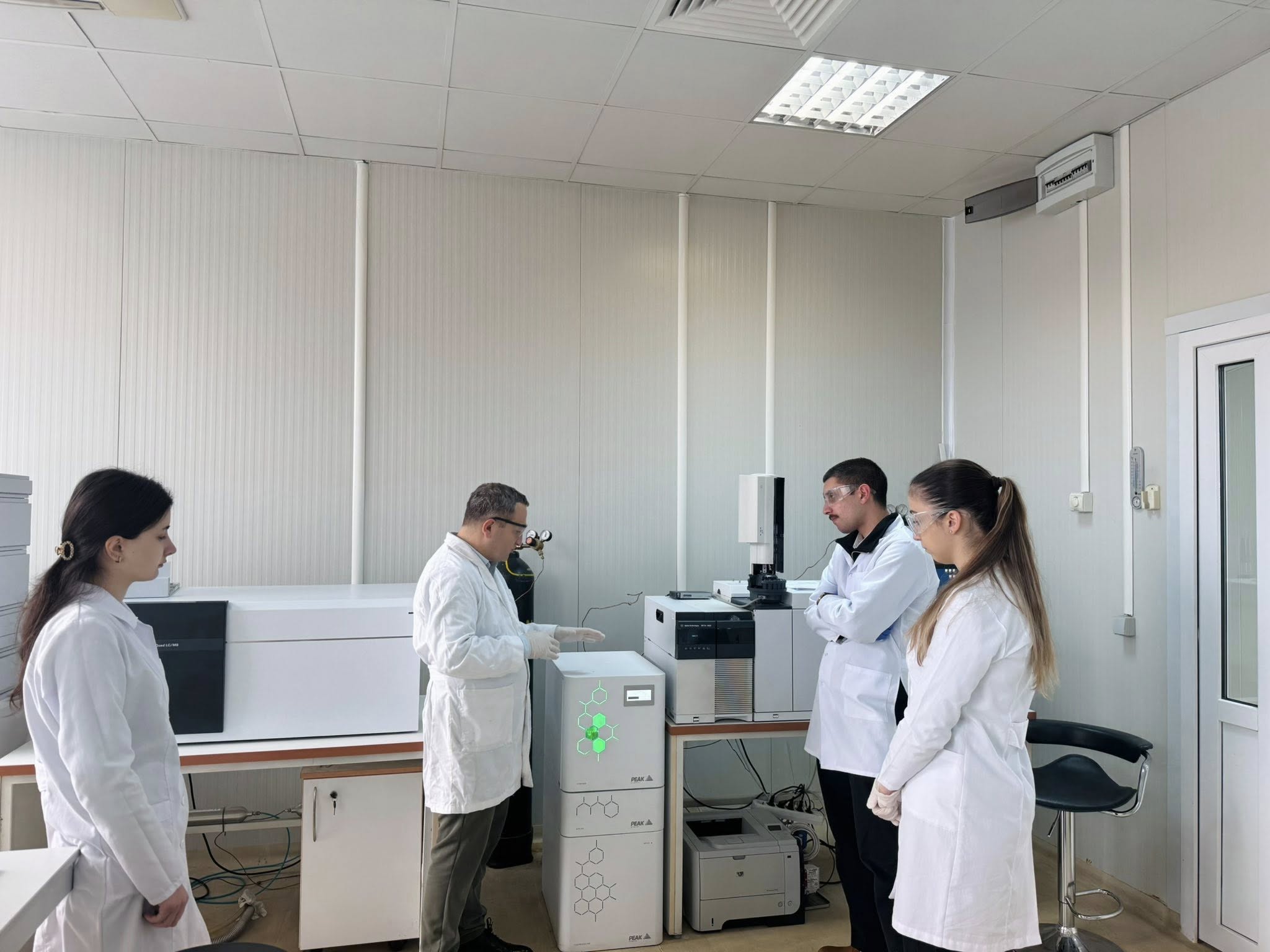 თსსუ-ის იოველ ქუთათელაძის ფარმაკოქიმიის ინსტიტუტს  თსსუ-ის ფარმაციის ფაკულტეტის ბაკალავრიატის სტუდენტები სტუმრობენ