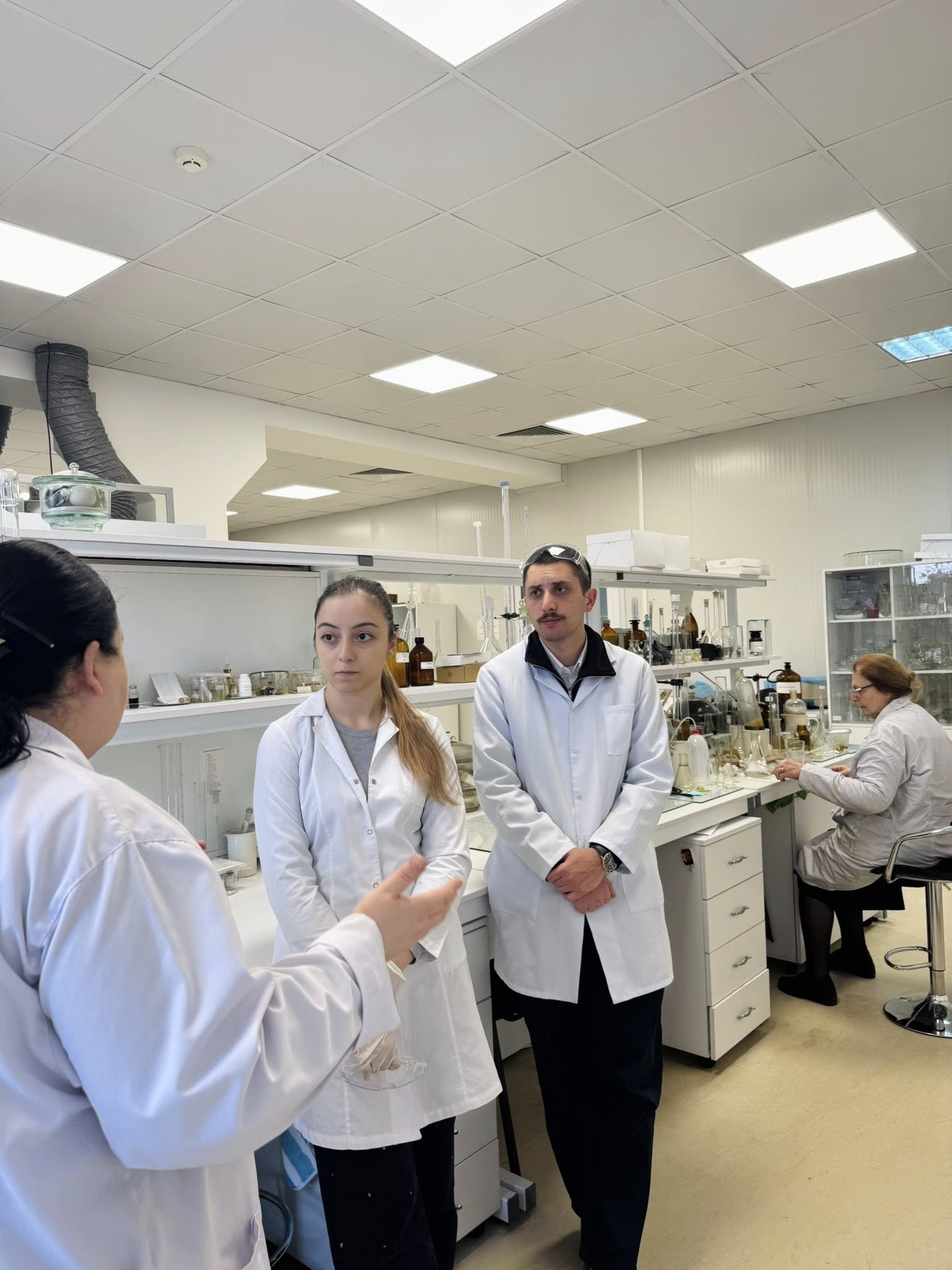 თსსუ-ის იოველ ქუთათელაძის ფარმაკოქიმიის ინსტიტუტს  თსსუ-ის ფარმაციის ფაკულტეტის ბაკალავრიატის სტუდენტები სტუმრობენ