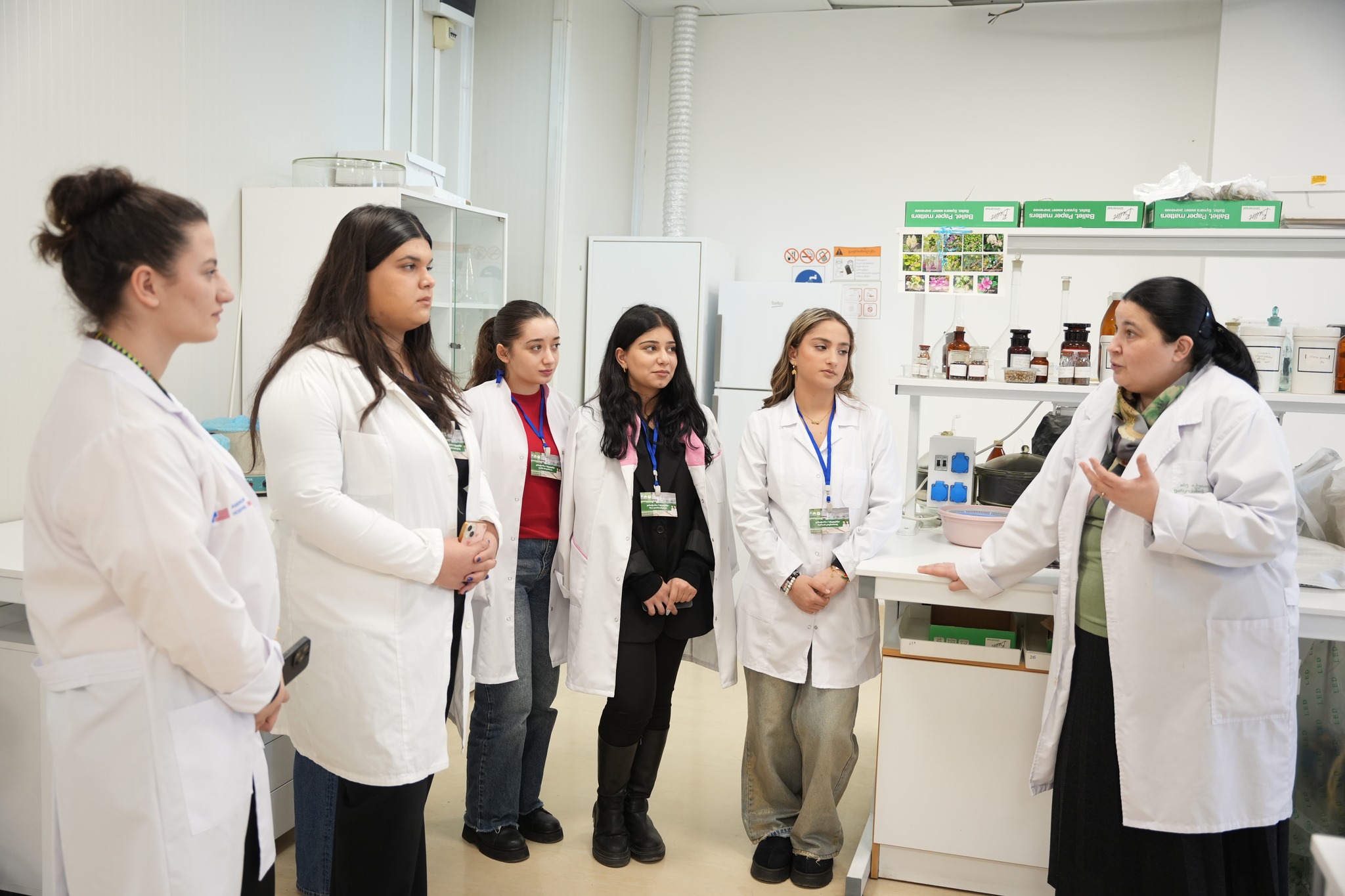 თსსუ-ის ფარმაციის ფაკულტეტის სტუდენტების ვიზიტი ფარმაკოქიმიის ინსტიტუტში მასპინძლა.