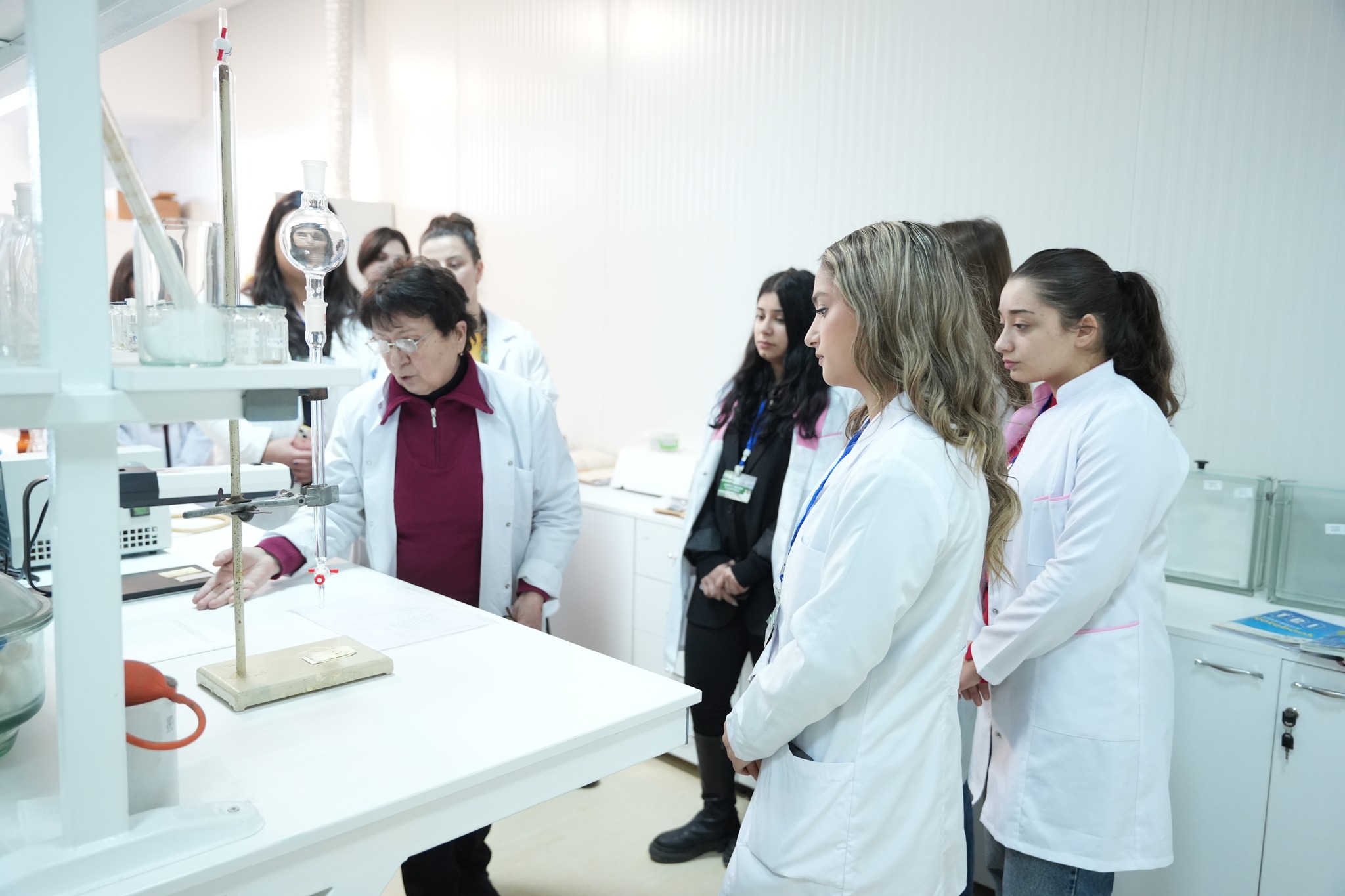 თსსუ-ის ფარმაციის ფაკულტეტის სტუდენტების ვიზიტი ფარმაკოქიმიის ინსტიტუტში მასპინძლა.