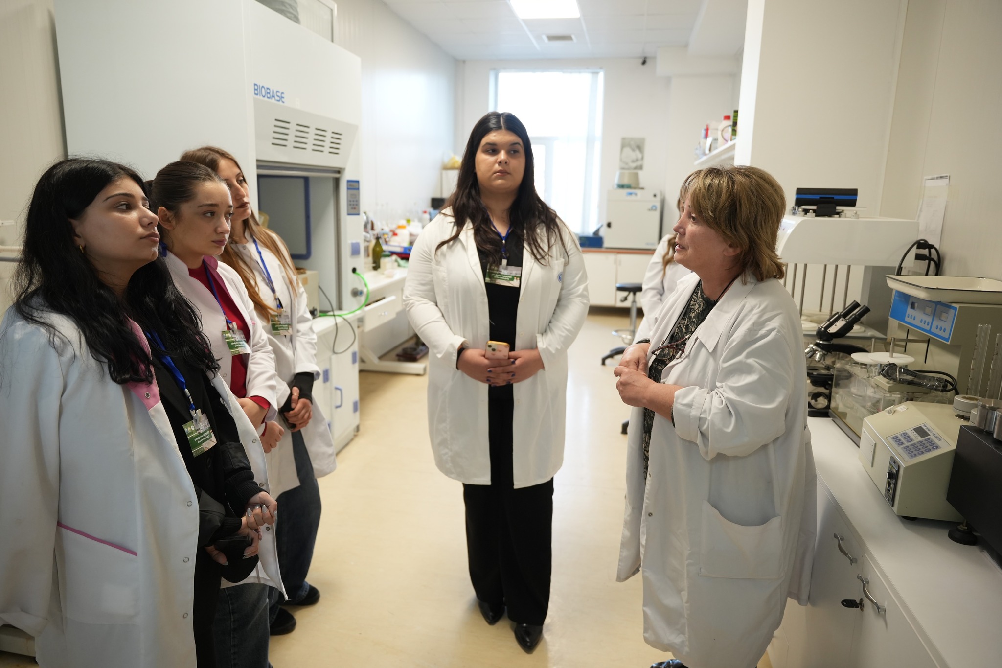 თსსუ-ის ფარმაციის ფაკულტეტის სტუდენტების ვიზიტი ფარმაკოქიმიის ინსტიტუტში მასპინძლა.