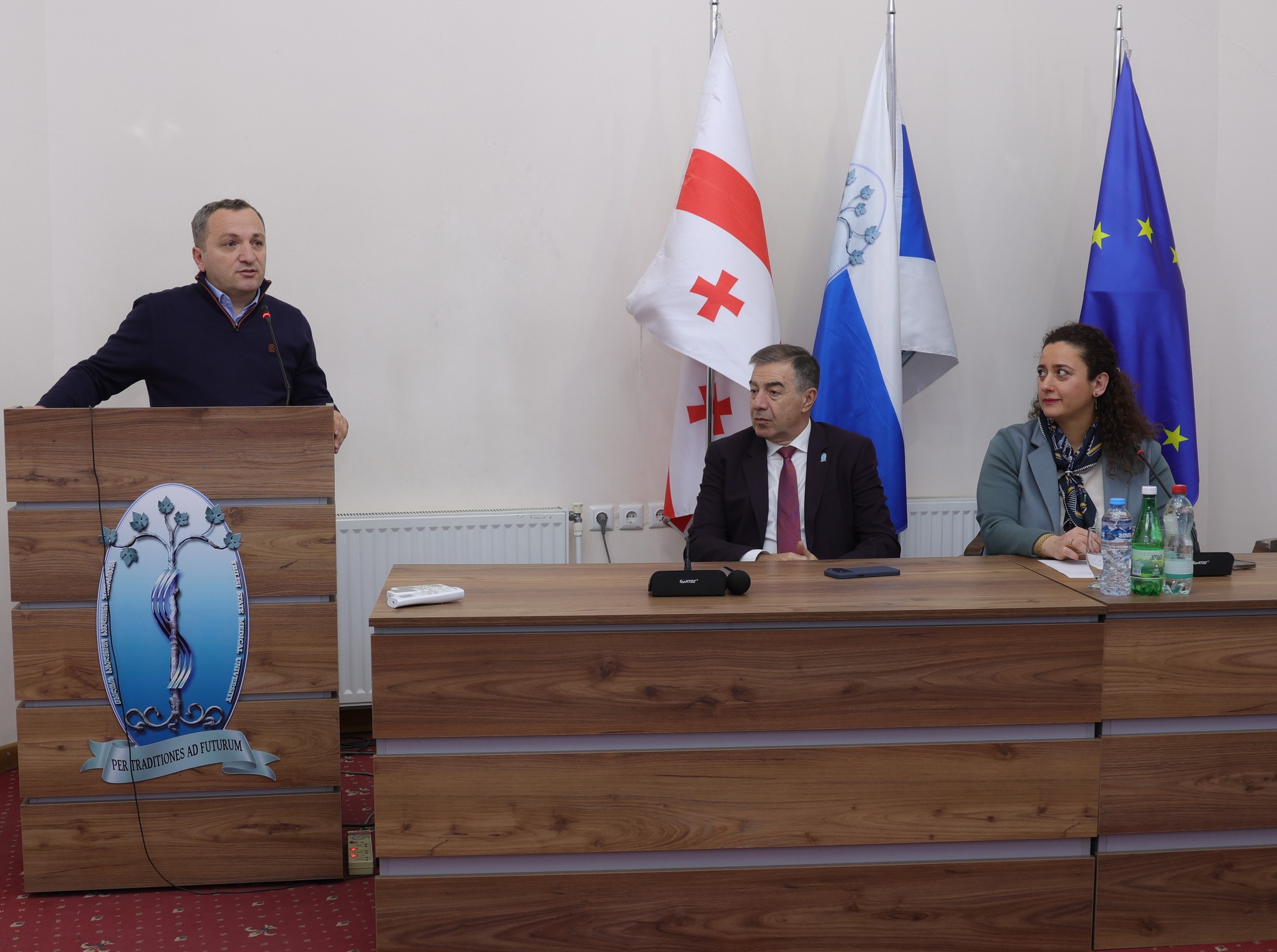 წარტმატებულ სტუდენტებს სახელობითი სტიპენდიები გადაეცათ