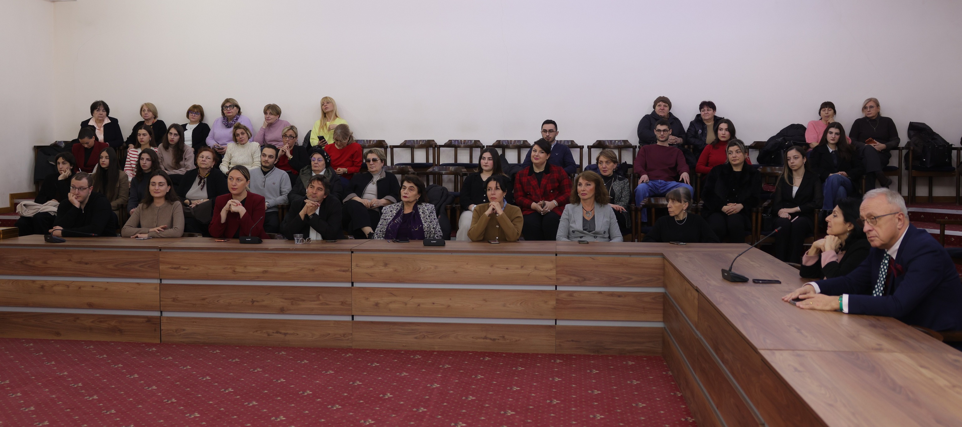 წარტმატებულ სტუდენტებს სახელობითი სტიპენდიები გადაეცათ