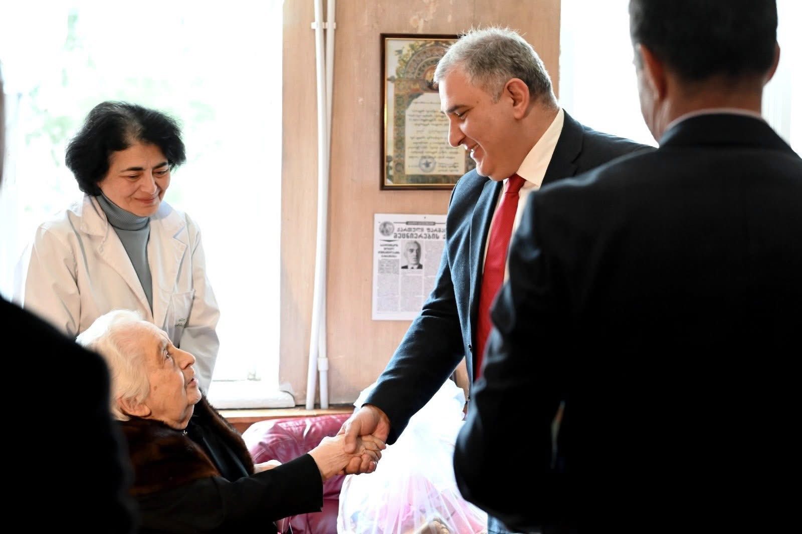 თსსუ-ის იოველ ქუთათელაძის ფარმაკოქიმიის ინსტიტუტის დამსახურებულ მეცნიერს, აკადემიკოს ეთერ ქემერტელიძეს 8 მარტი მიულოცეს