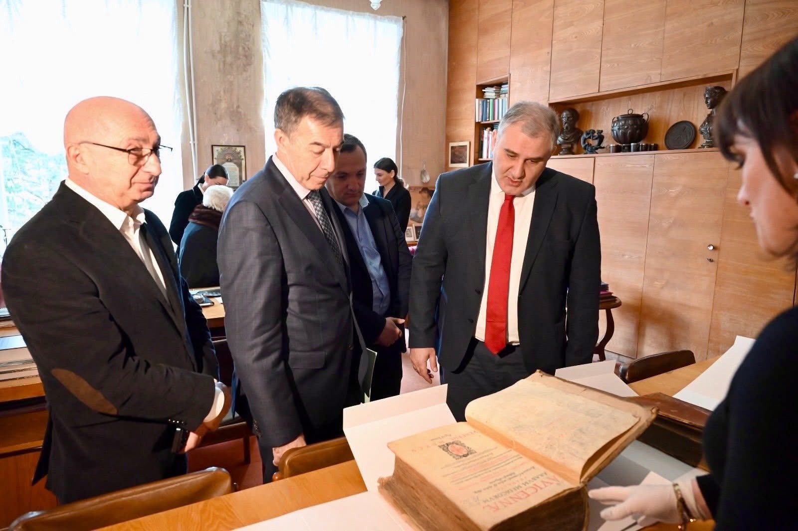 თსსუ-ის იოველ ქუთათელაძის ფარმაკოქიმიის ინსტიტუტის დამსახურებულ მეცნიერს, აკადემიკოს ეთერ ქემერტელიძეს 8 მარტი მიულოცეს