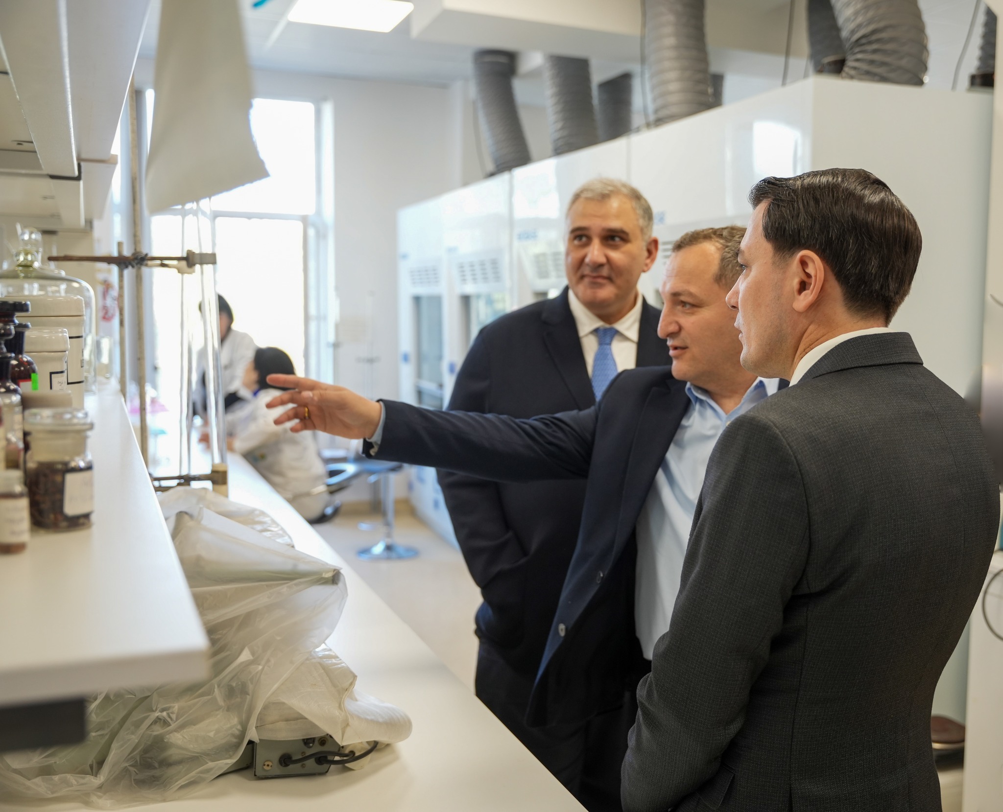 თსსუ-ის იოველ ქუთათელაძის ფარმაკოქიმიის ინსტიტუტს თურქმენეთის საგანგებო და სრულუფლებიანი ელჩი ესტუმრა